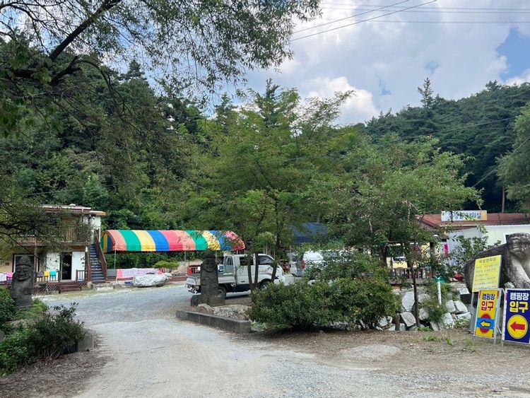 모래재캠핑장 — 충북 괴산의 오토캠핑 · 글램핑 · 펜션 전경